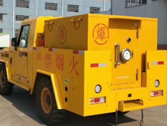 鄄城凯龙爆破器材运输车：保障爆破任务的安全运行